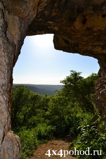 В пещере Аджи-Коба. (Караби-Яйла).