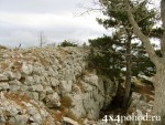 Древние оборонительные стены. (Алупка-Исар, над. г. Алупка, г. Ялта).